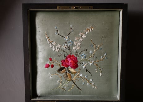 玉杢模様　ジュエリーボックス　シルクの花刺繍　ジュエリーボックス　フランスアンティーク　アンティークボックス　ブロカントのある暮らし