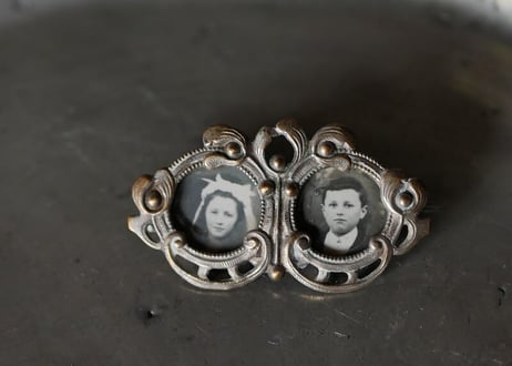 photo frame brooch