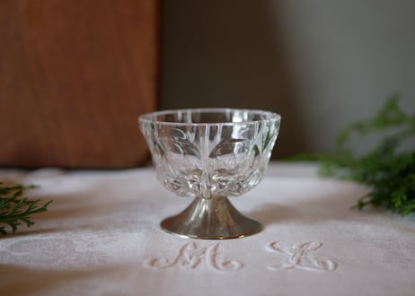 no.3 glass holder
