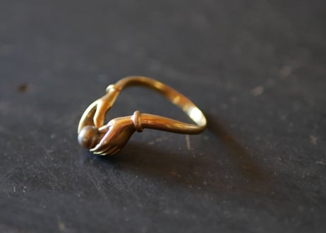 Black pearl + hand , Ring