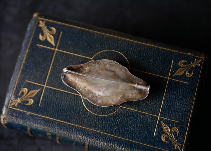 翡翠 アンティークブローチ アンティークアクセサリー ブロカントの