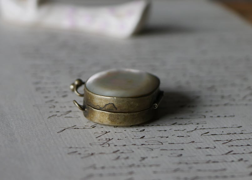 白蝶貝 マザーオブパール 小さなケース フランスアンティーク