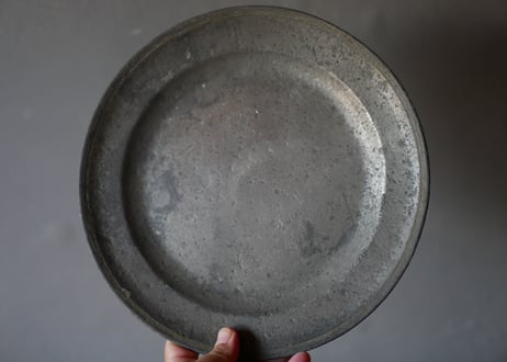 B pewter plate