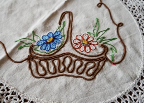 フランスアンティーク　刺繍　パニエ　B