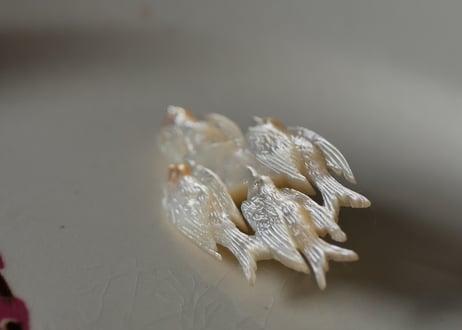 tsubame  brooch