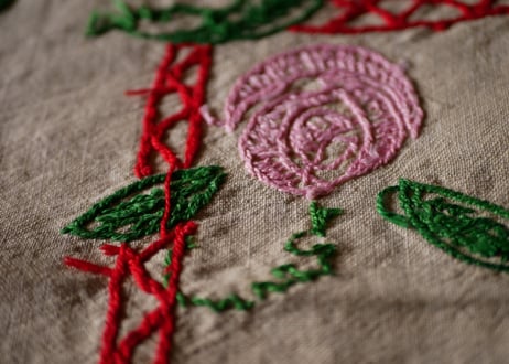 フランスアンティーク　手仕事　バラの手刺繍　クロス　ドイリー