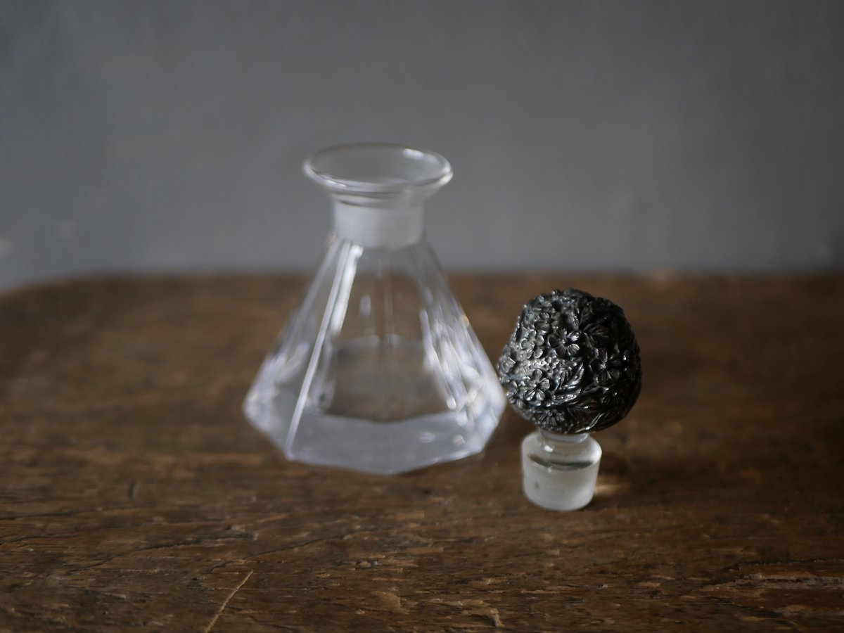 パフュームボトル 香水瓶 フランスブロカント アンティークのある