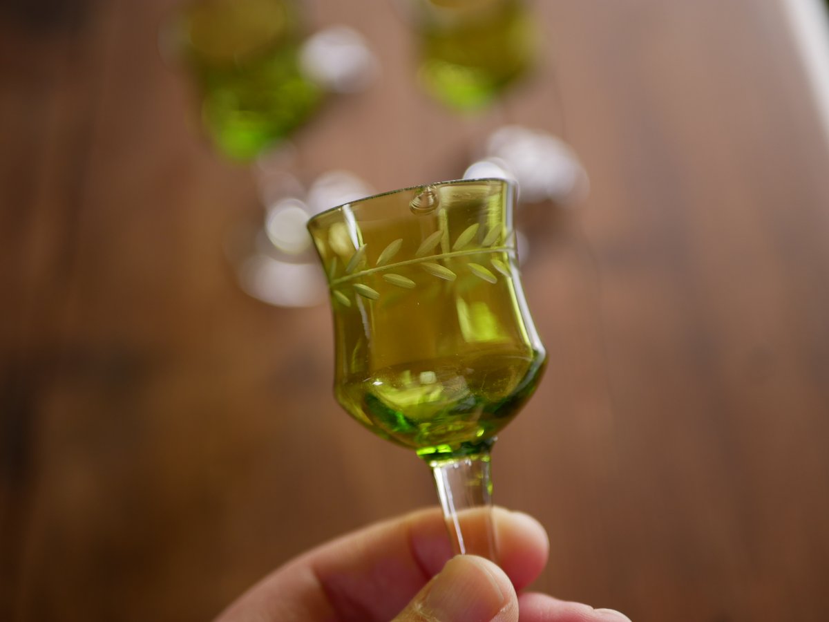 リキュールグラスとデキャンタセット グリーン フランスアンティーク