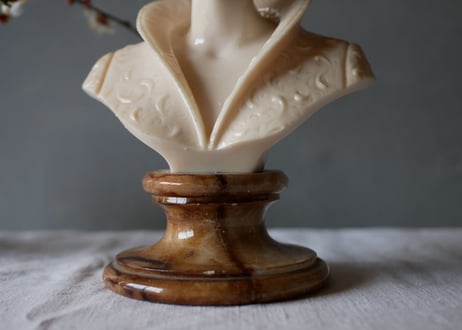Beautiful woman Statue