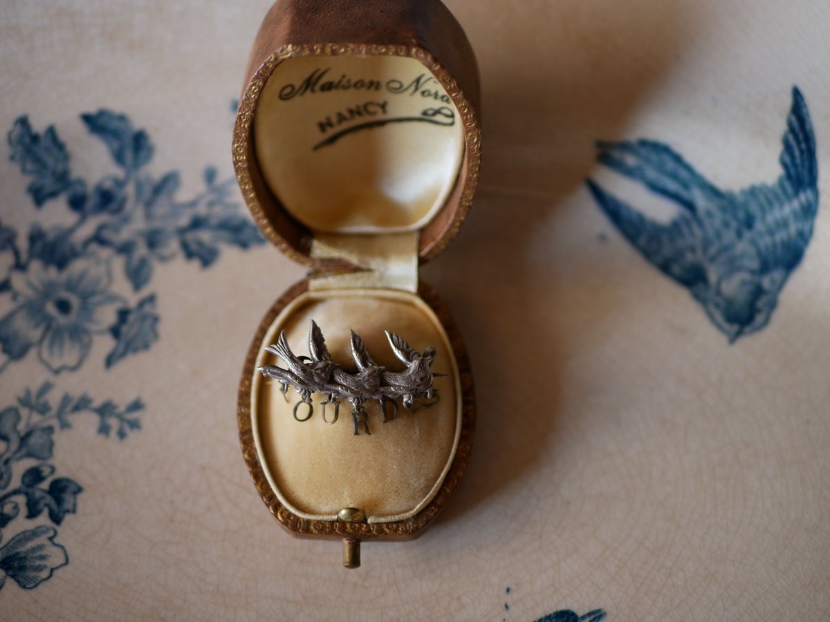 French antique & brocante ツバメのブローチ フランスアンティーク |
