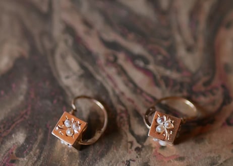 FE-05  antique 18K dormeuse shamrock earring