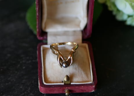 Black pearl + hand , Ring