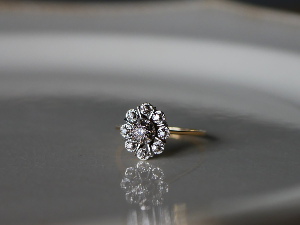 遺品整理　美品　指輪　アンティークヴィンテージ　ダイヤモンド　フラワー リング 遺品整理 断捨離 アンティーク ヴィンテージ 指輪 色石 金色