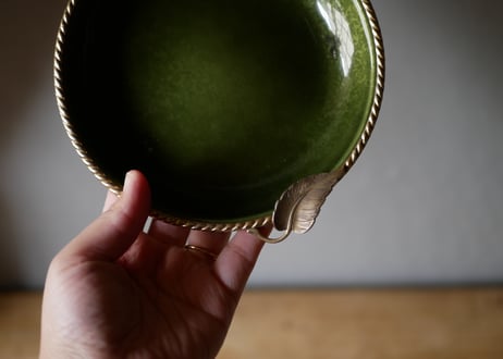 深緑のプレート　葉っぱ   フランスアンティーク　ブロカントのある暮らし