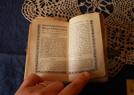 フランスアンティーク　聖書　スズラン　アイボリー