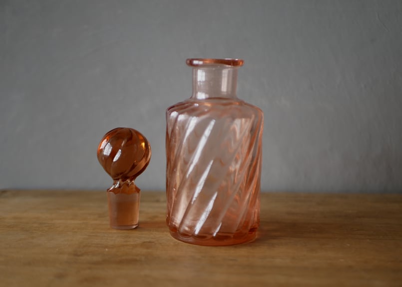 香水瓶 大きい方 ピンク フランスアンティーク アンティークのある