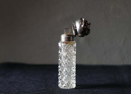 カットガラス　百合の花　香水瓶　フランスアンティーク　アンティークのある暮らし