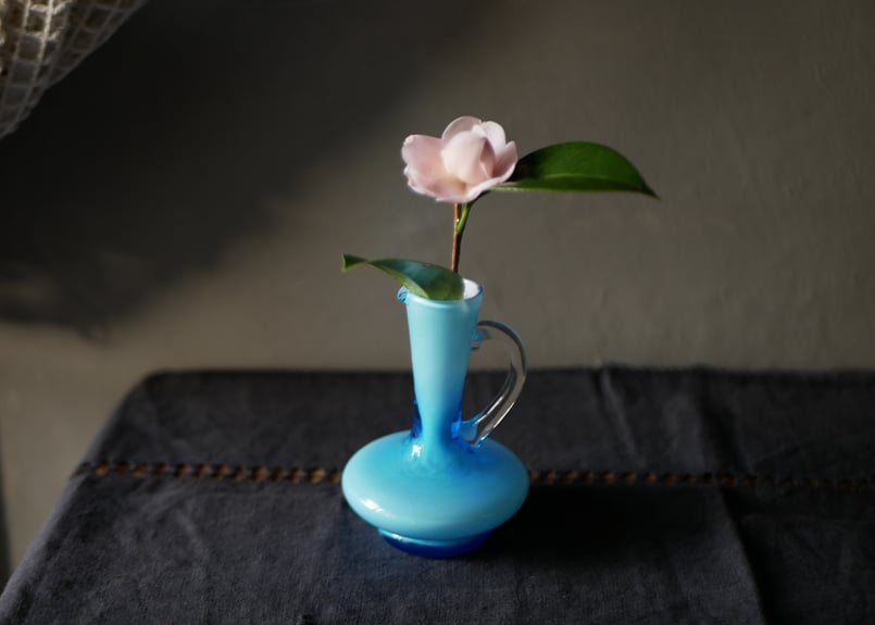 ブルーの小さな花器 花瓶 フラワーベース フランスヴィンテージ