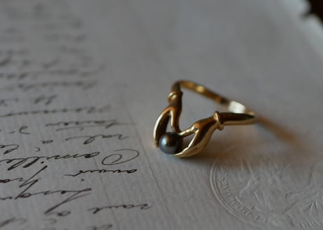 Black pearl + hand , Ring