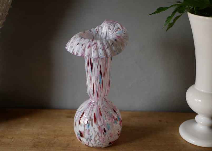 フランスアンティーク オパリンガラス クリシー フリル 花瓶 フラワー