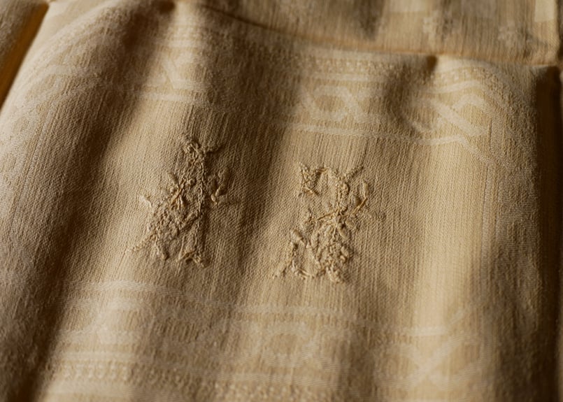 ミモザカラー テーブルナプキン モノグラム 花文字 フランス