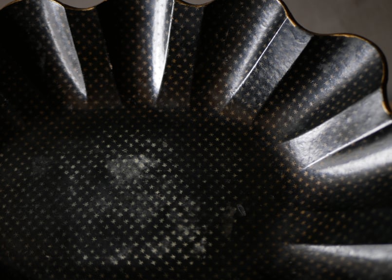 パピエマシェ 花リムの器 金彩 フランスアンティーク ブロカントのある