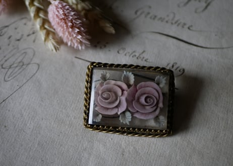 ローズ　lucite Brooch　ルーサイトブローチ　フランスヴィンテージ　ブロカント