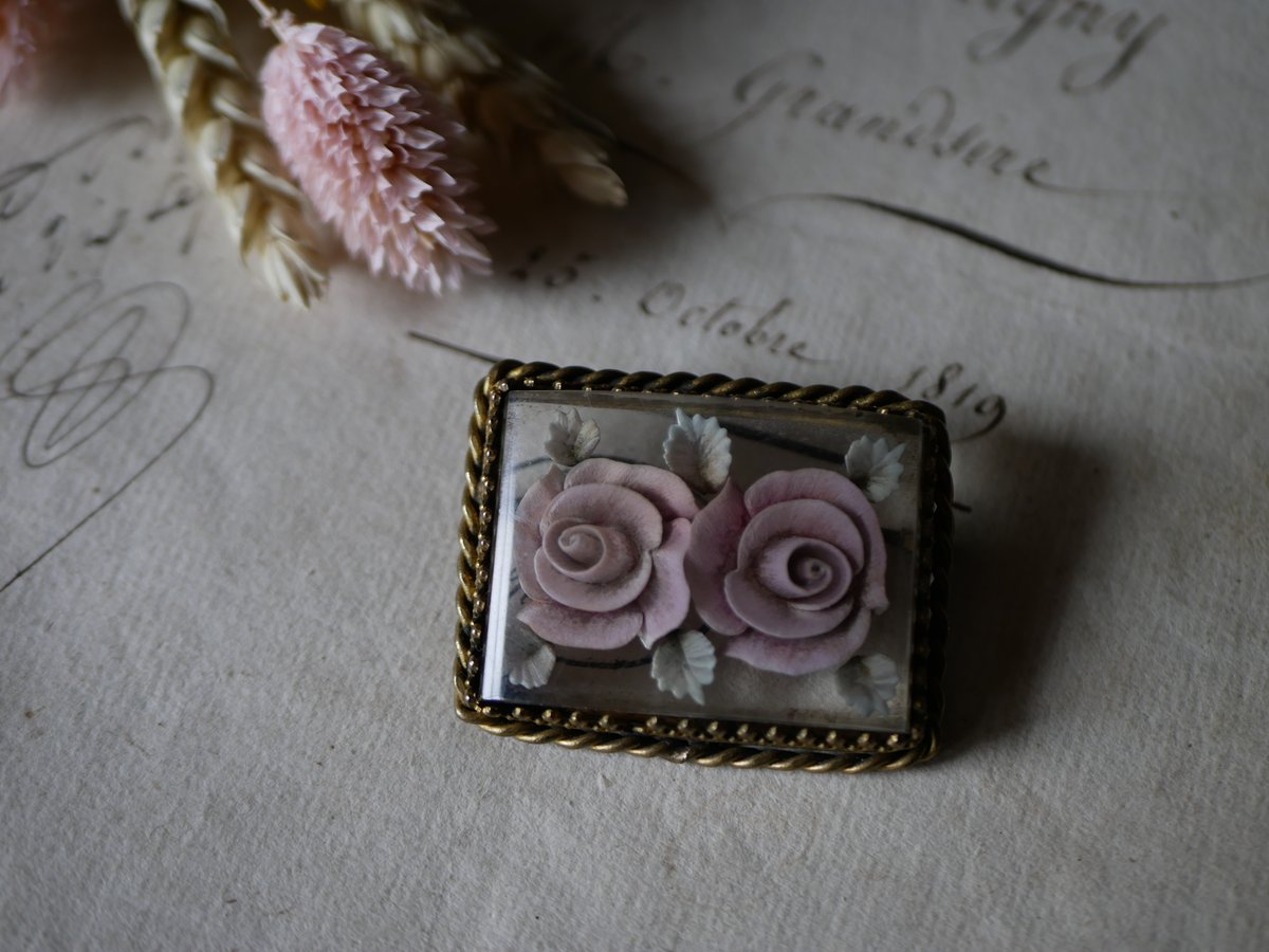 ローズ lucite Brooch ルーサイトブローチ フランスヴィンテージ