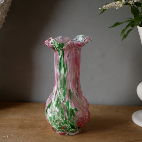 フランスアンティーク オパリンガラス クリシー フリル 花瓶