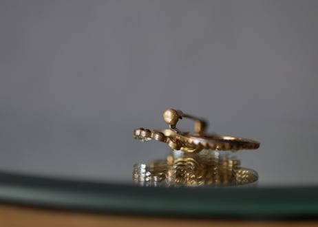ゴールドカラー×ラインストーン　アンティークブローチ　フランスアンティーク