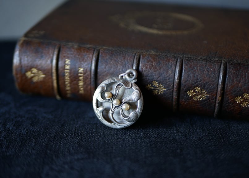 宿り木 ペンダントトップ ヤドリギ フランスアンティーク