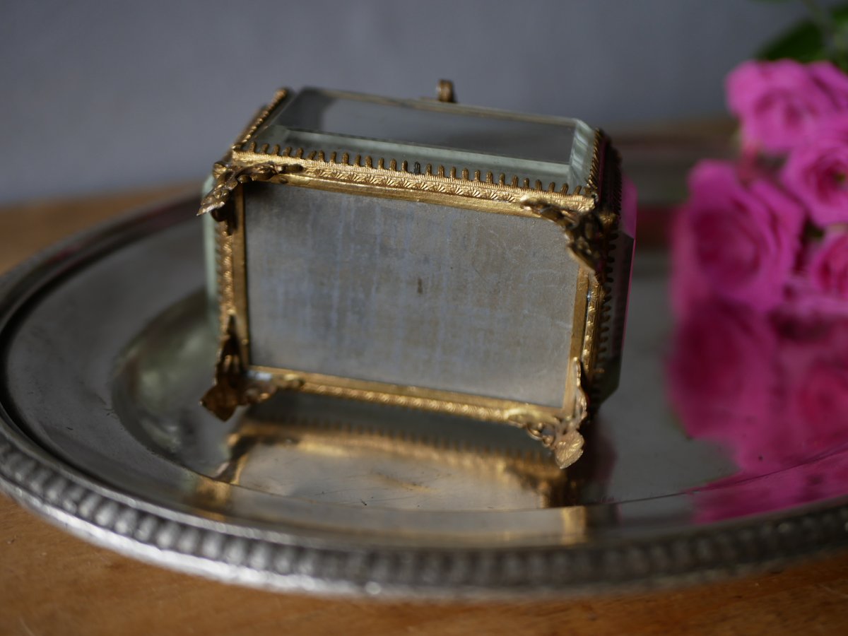 ガラスのジュエリーボックス フランスアンティーク アンティークのある