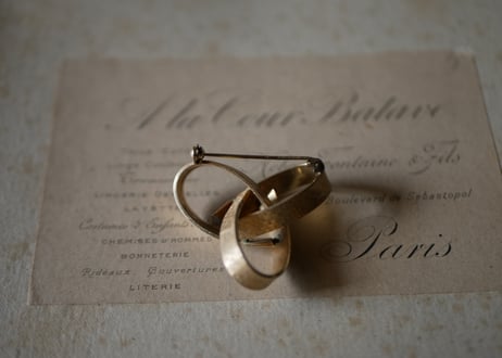 ゴールドトーンのヴィンテージブローチ　ブロカント　フランスヴィンテージ
