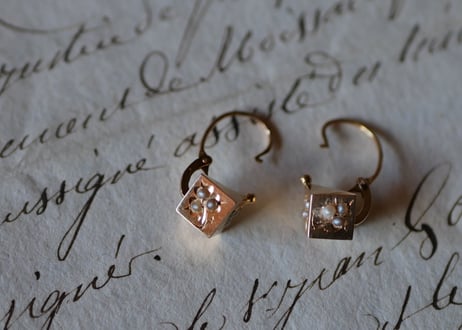 FE-05  antique 18K dormeuse shamrock earring