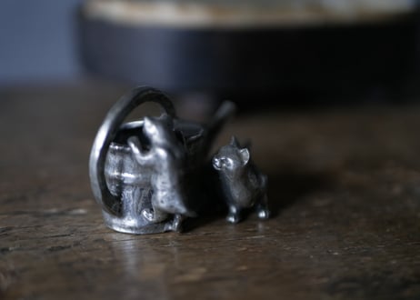 ピューター製　猫とジョウロ　フランスアンティーク　サイン入り　ブロカント　オブジェ