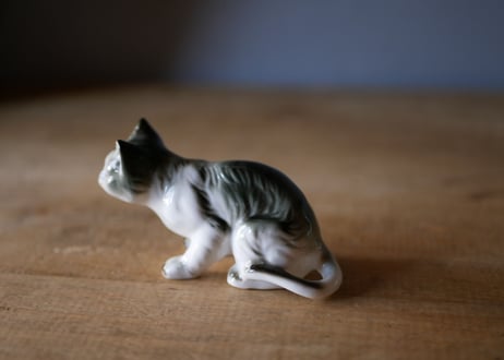 ダークグリーン　陶器の猫　フランスヴィンテージ　ブロカント