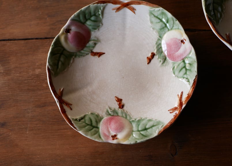 フランスアンティーク　トレー　プレート　薔薇　蝶々　エンボス加工　ブロカント 在庫→4 バルボティーヌ 桃 フランスアンティーク プレート