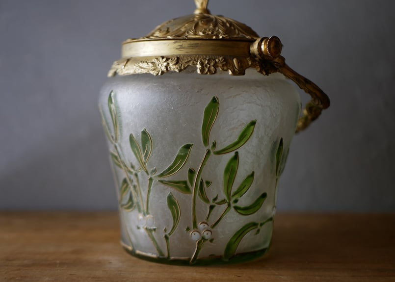 フランスアンティーク シルバー 宿木　ヤドリギの鈴　アールヌーボー 宿り木 フレンチ アールヌーボー ゴールド ブローチ