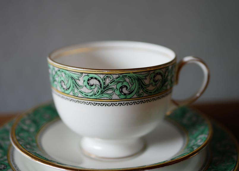 エインズレイ　トリオ　カップ　ケーキ皿　プレート　薔薇　アンティーク イギリス エインズレイトリオ エインズレイ トリオ カップ ケーキ皿 プレート