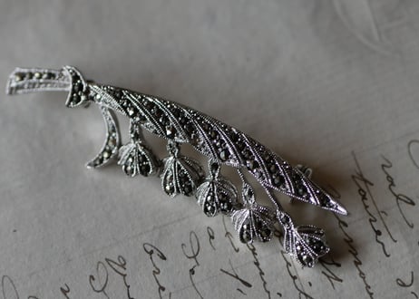 muguet brooch