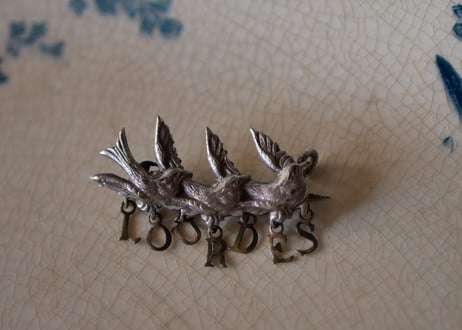 French antique & brocante ツバメのブローチ フランスアンティーク