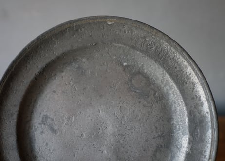 B pewter plate