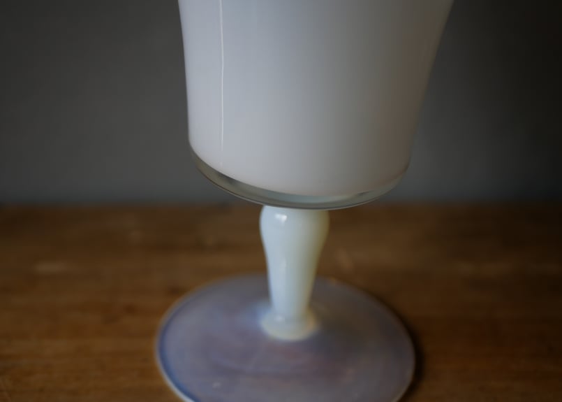 ホワイト オパリンガラス フラワーベース フランスヴィンテージ