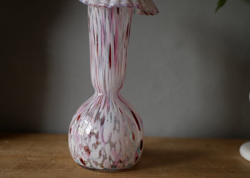 フランスアンティーク オパリンガラス クリシー フリル 花瓶 フラワー