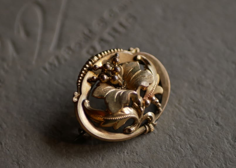 アンティークヴィクトリアンジェットブローチ　葡萄 ヴィクトリアン ガーネット 葡萄 ブローチ オリジナルケース入り