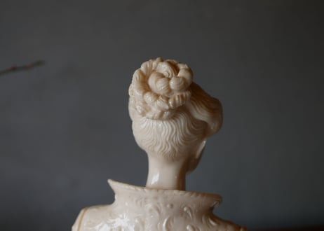 Beautiful woman Statue