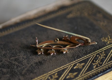 Muguet, K9  brooch
