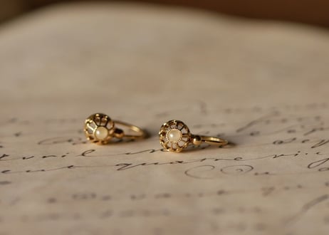 18k  Dormeuse earrings