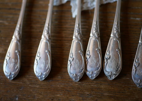 残→1 antique fork with Monogram