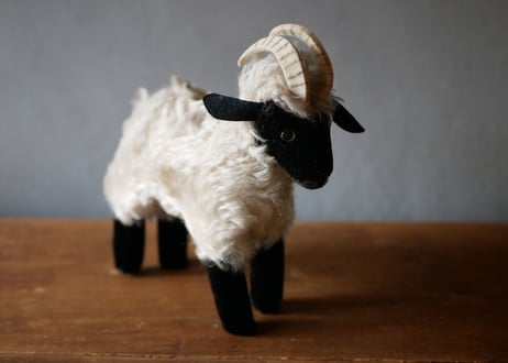 シュタイフ　アンティーク　ヤギ　Steiff　”Mountain Sheep Snucki”
